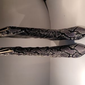 NWT Marc Fisher Snakeskin embossed knee high boots Sz 6.5